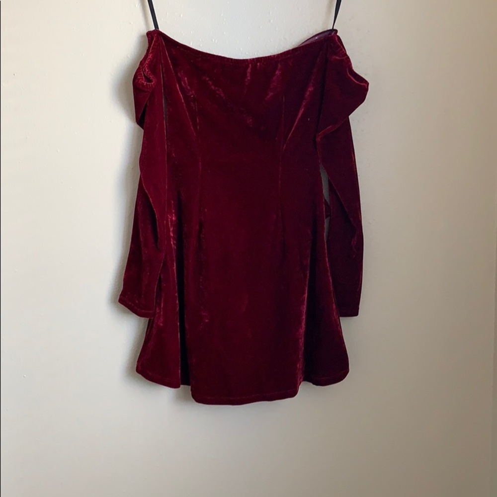 NWT Lovers + Friends Lucia Burgundy Velvet Dress - Picture 7 of 8
